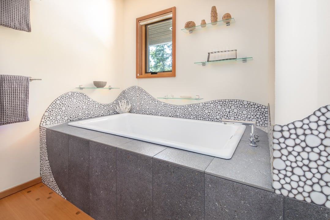 Luxury-bathtub