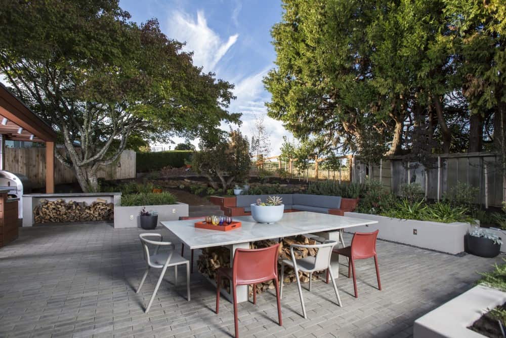 Mid-Century Outdoor Sanctuary dining table