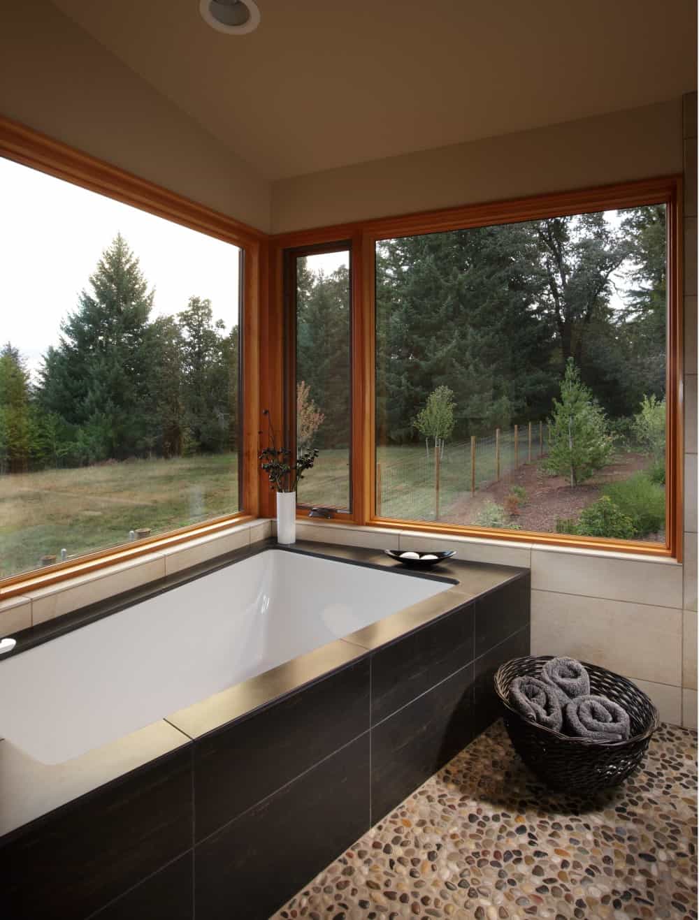 New Modern Ranch House bathtub