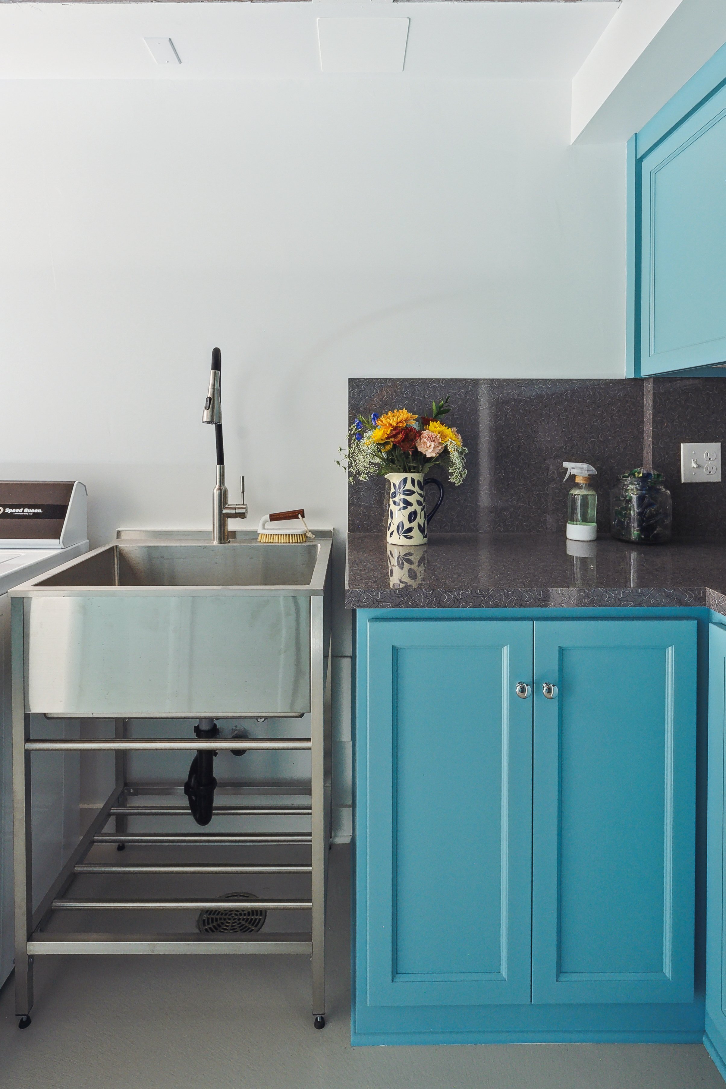 Laundry Room Sink and Storage 