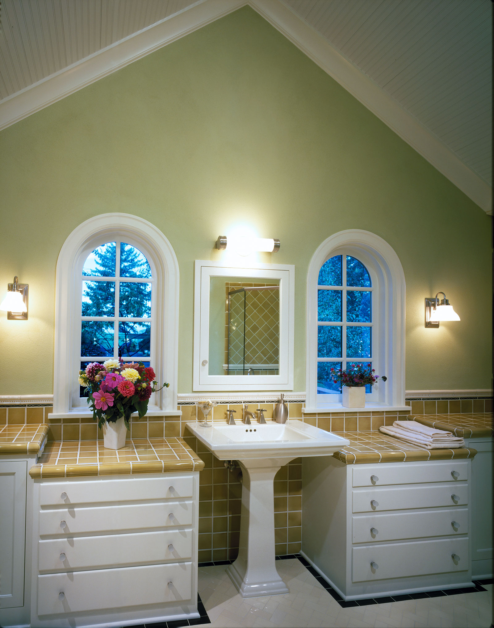 Fairmont-Hills-Cottage-restoration-Bathroom-Windows