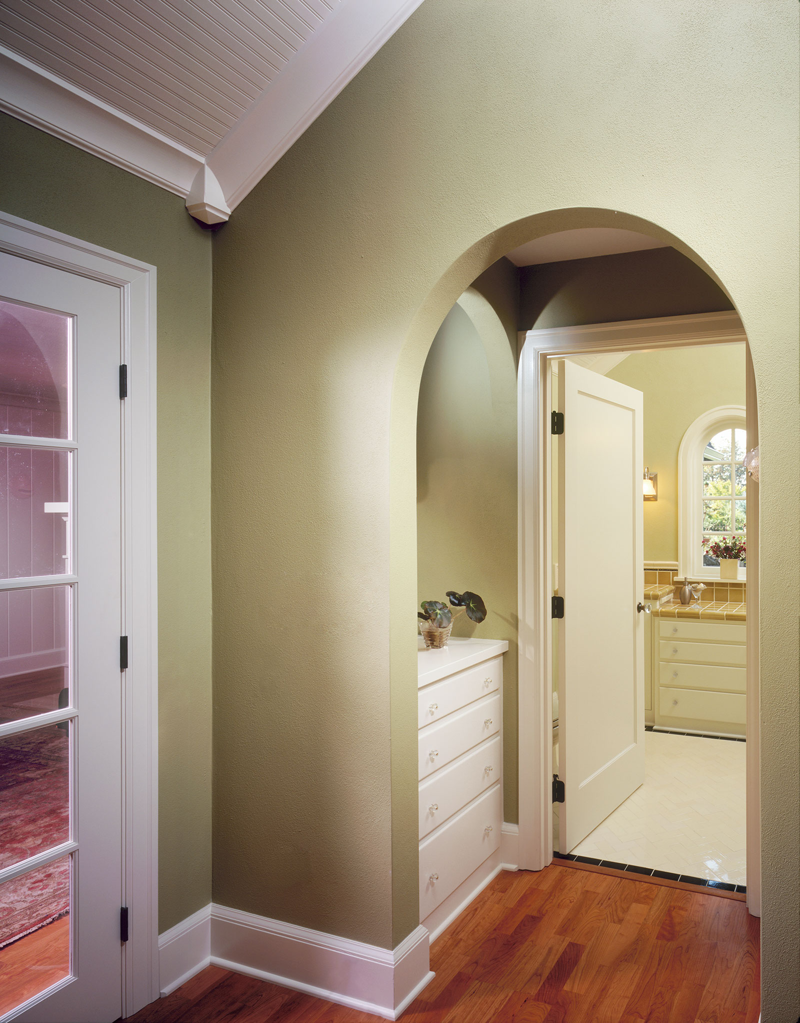 Fairmont-Hills-Cottage-restoration-Bedroom-Bath-Arch